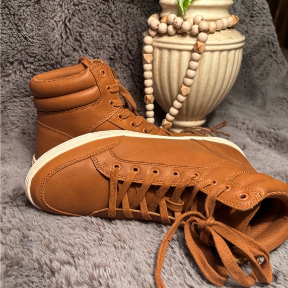 Men’s leather Goodfellow & co high tops - Picture 10 of 13